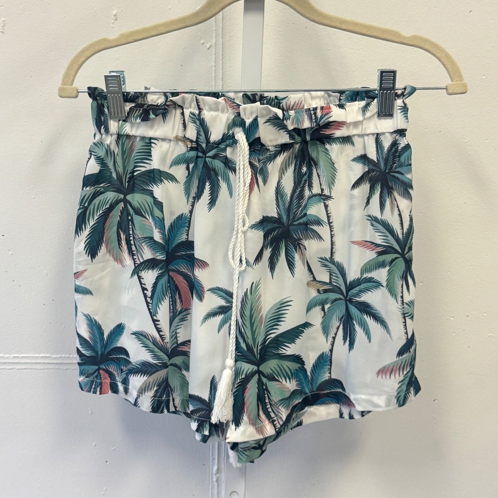 NWT Cupshe Palm Tree Print Shorts White Green Elastic Paperbag Waist Tassel Sm